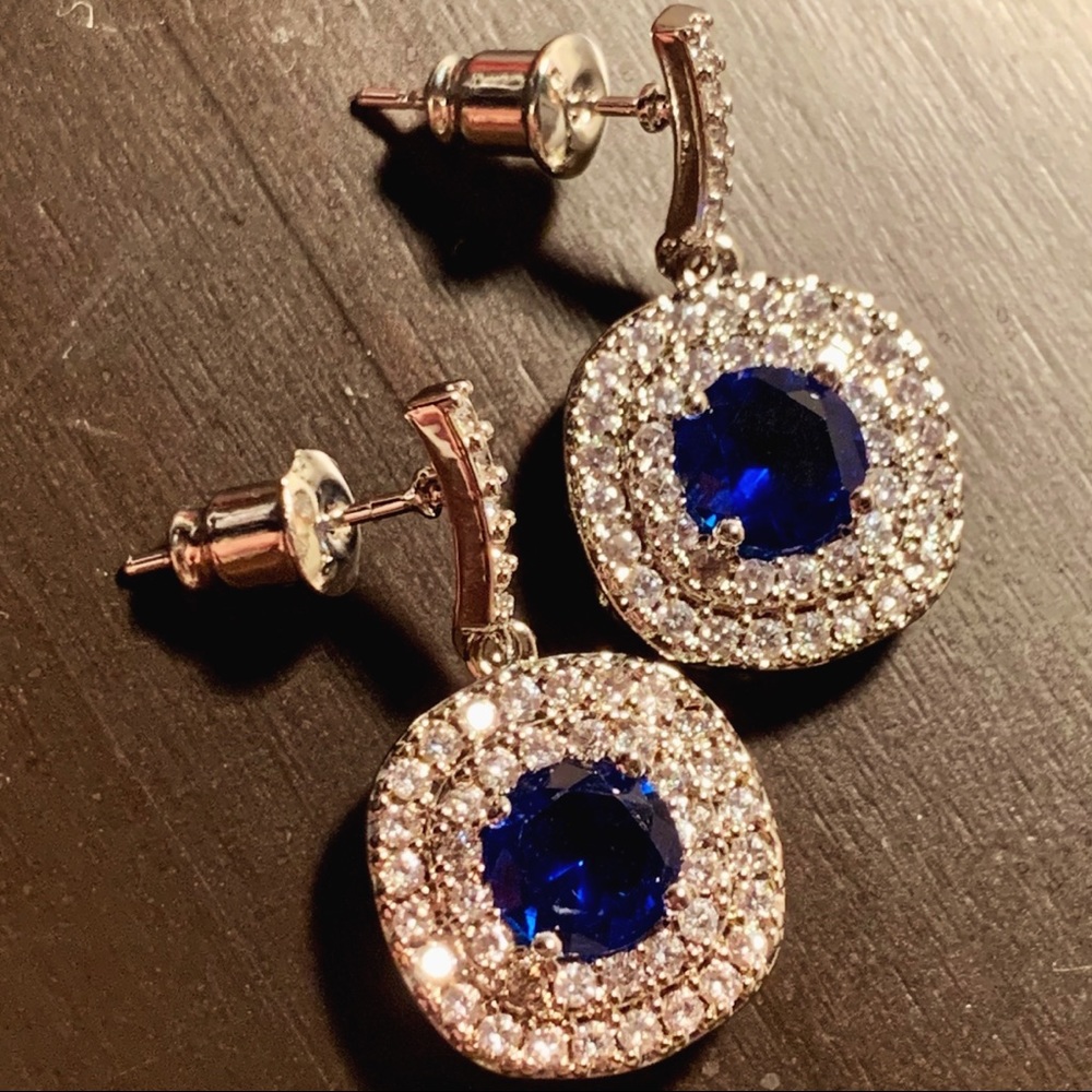 NWT Meghan Markle Inspired Blue Sapphire & Diamond Simulant Dangle Drop Earrings - Picture 5 of 7